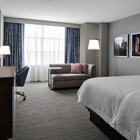 Hampton Inn Chicago Mccormick Place Exterior photo