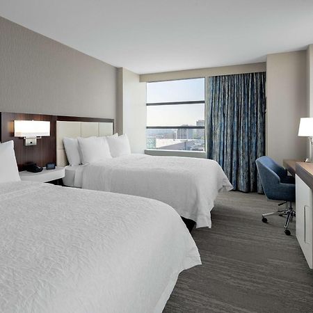 Hampton Inn Chicago Mccormick Place Exterior photo