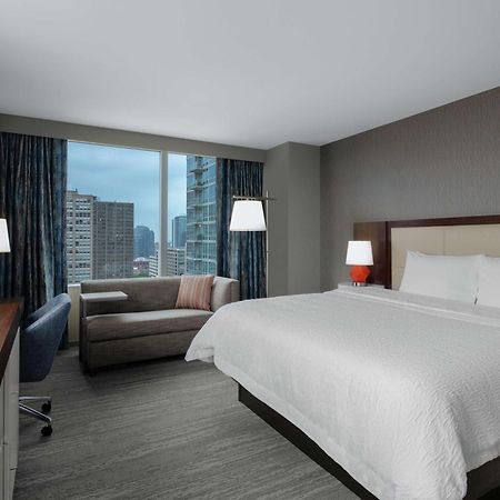 Hampton Inn Chicago Mccormick Place Exterior photo