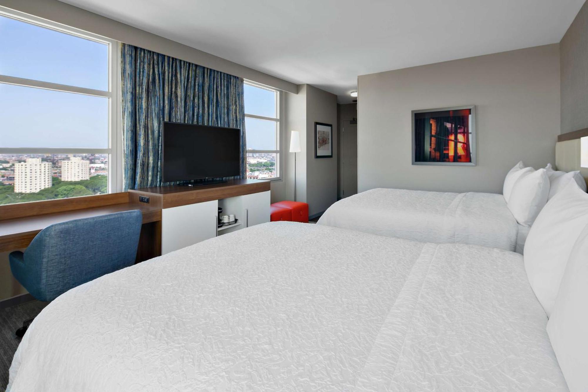 Hampton Inn Chicago Mccormick Place Exterior photo