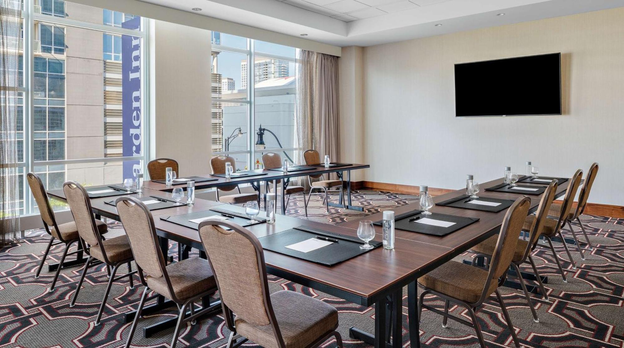 Hampton Inn Chicago Mccormick Place Exterior photo