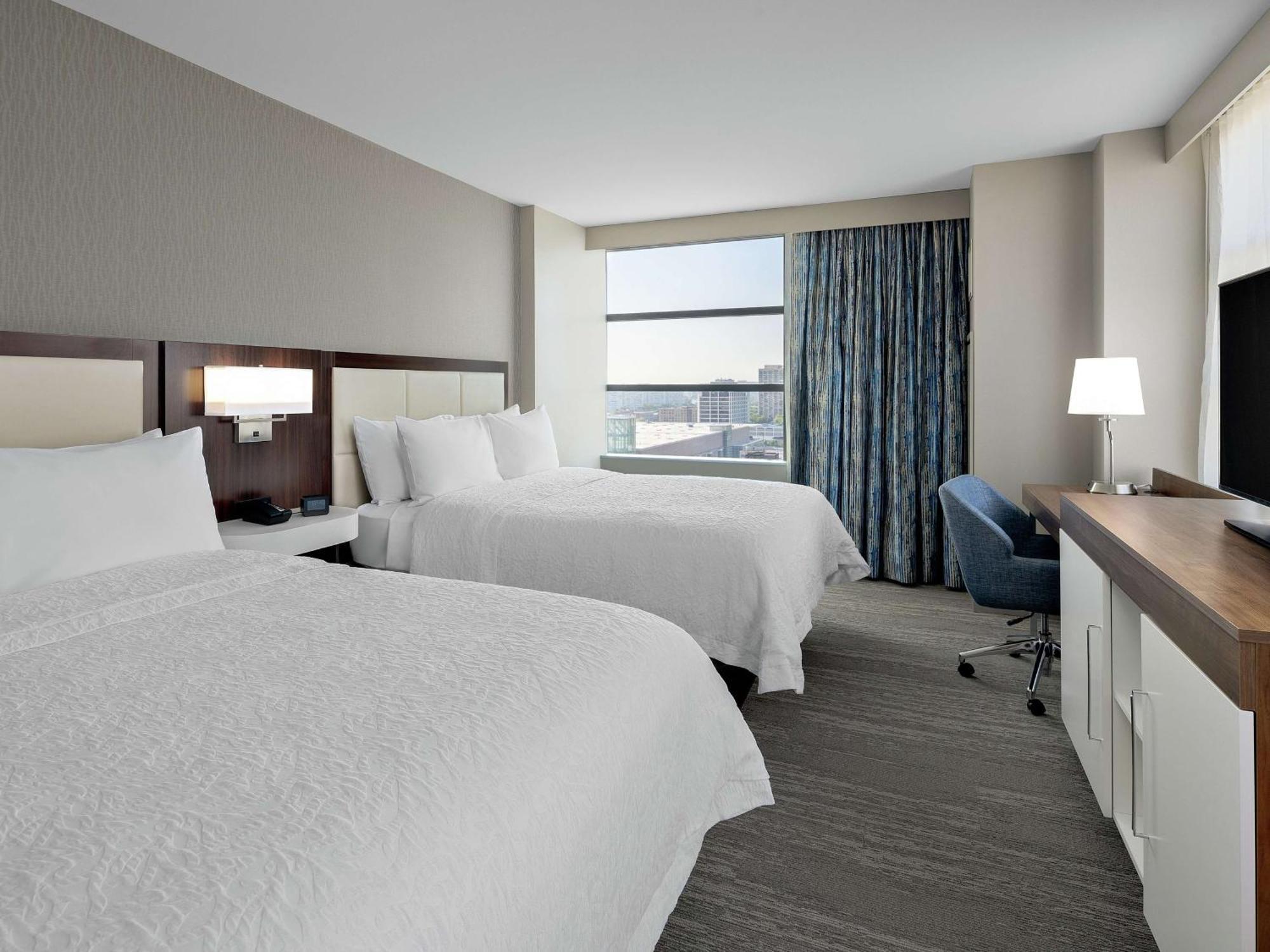 Hampton Inn Chicago Mccormick Place Exterior photo