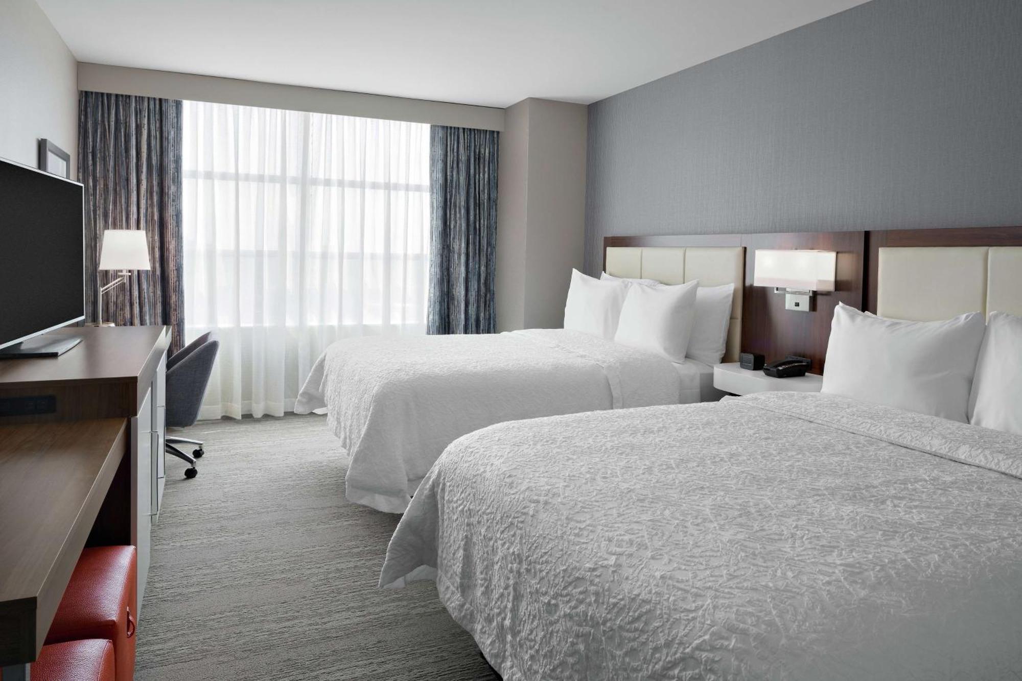 Hampton Inn Chicago Mccormick Place Exterior photo