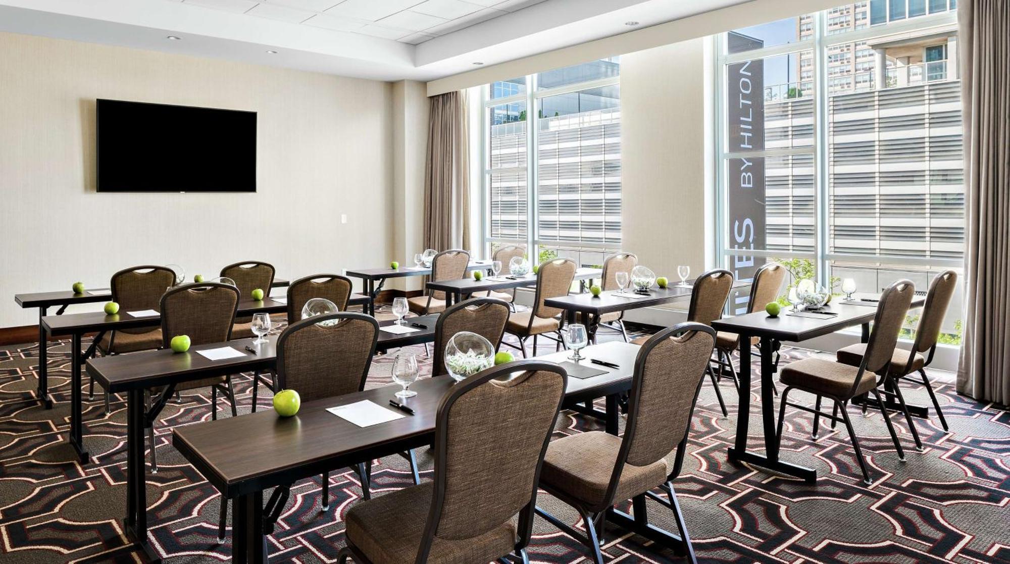 Hampton Inn Chicago Mccormick Place Exterior photo