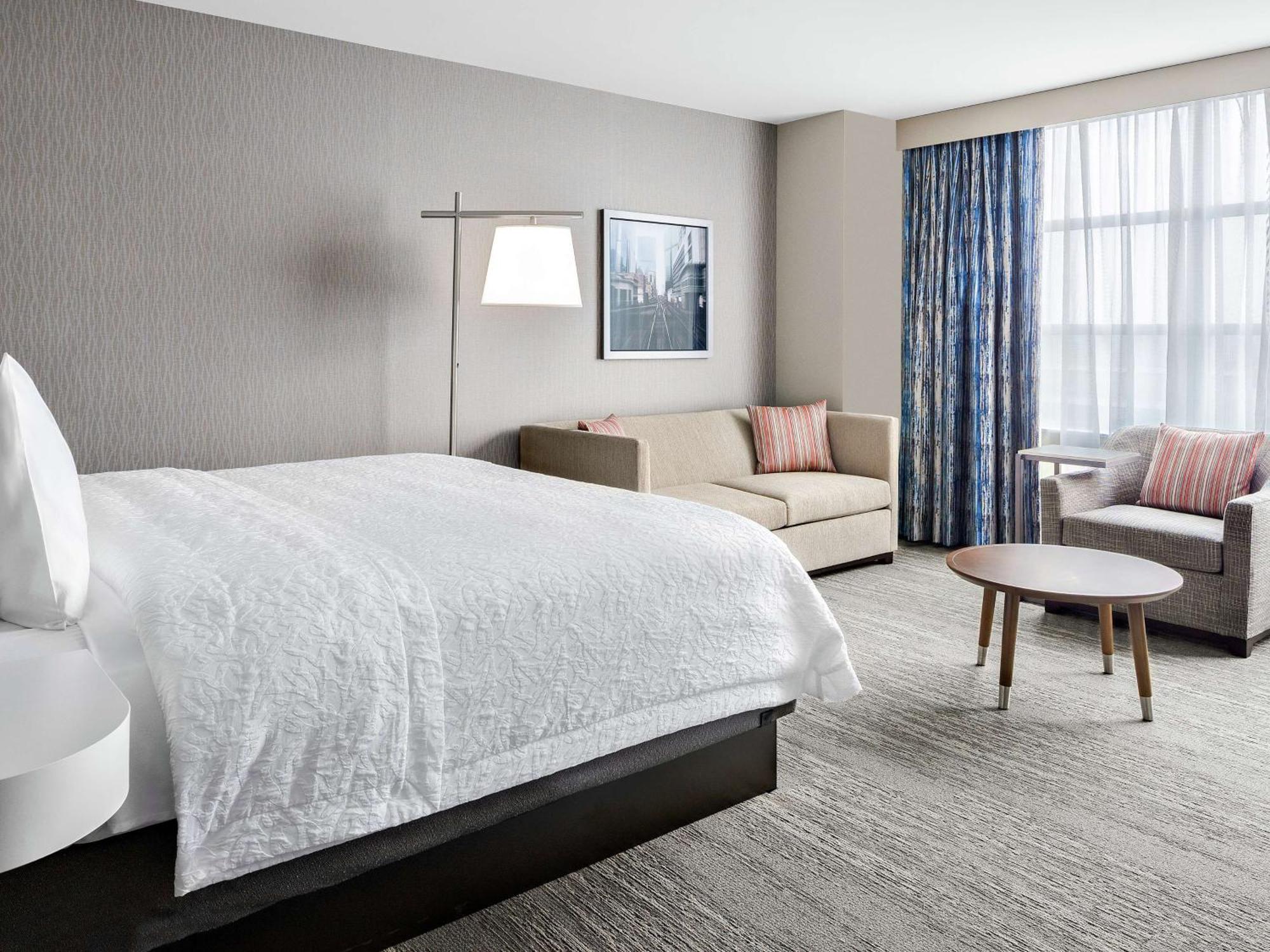 Hampton Inn Chicago Mccormick Place Exterior photo