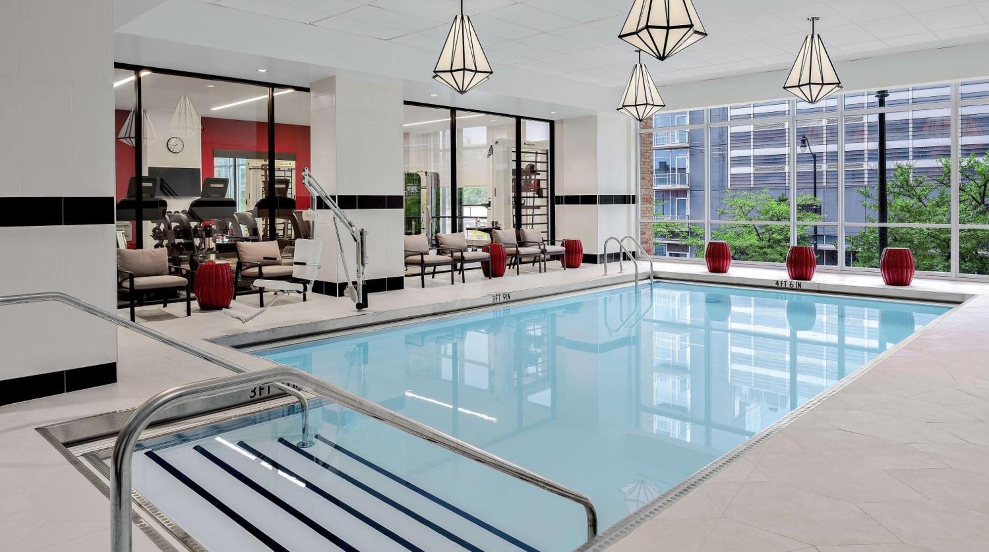 Hampton Inn Chicago Mccormick Place Exterior photo