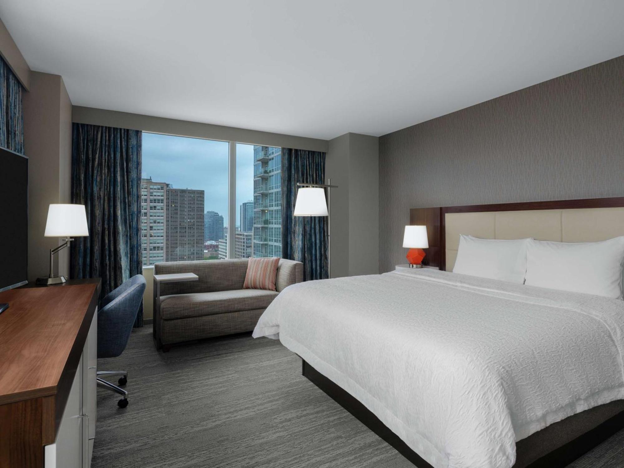 Hampton Inn Chicago Mccormick Place Exterior photo